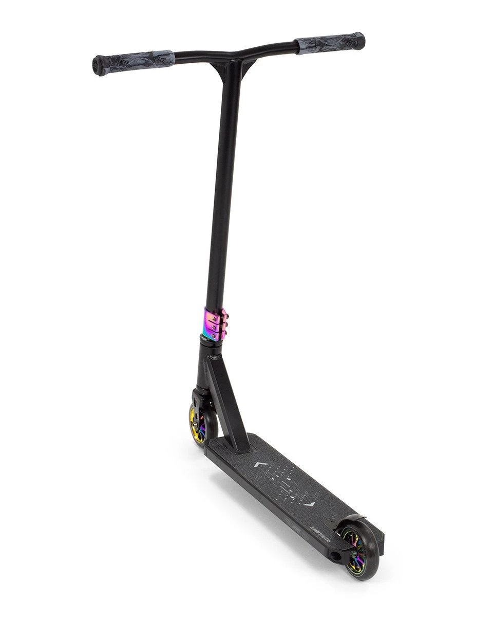 Slamm Classic V9 Stunt Scooter - Black/Neochrome 4 Slamm Classic V9 Stunt Scooter - Black/Neochrome - Image 2